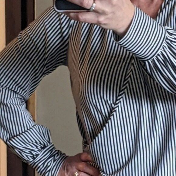 Adrianna Papell black and white striped v-neck long sleeve top - medium - Picture 5 of 8